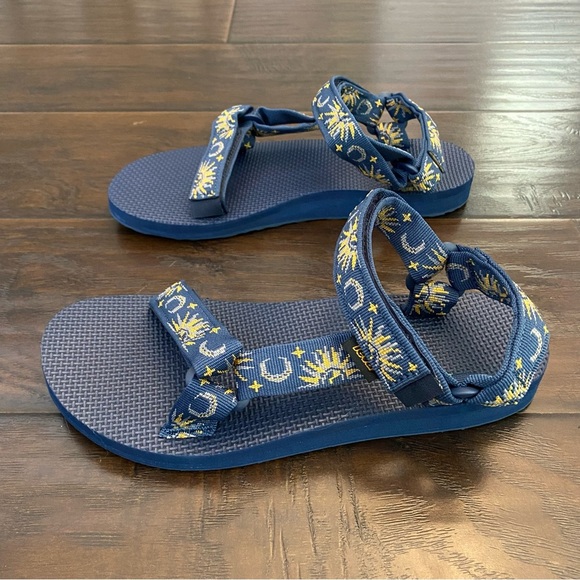 New in the box Teva original universal strap sun moon samib sandals size varies - Picture 3 of 8